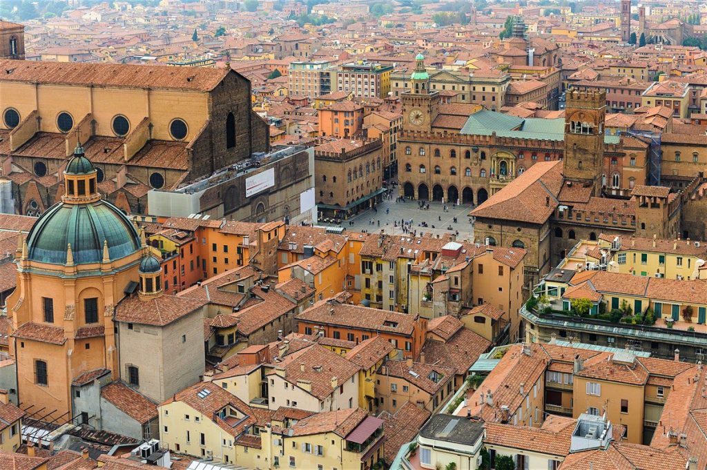 Panorama di Bologna vista dall'alto.